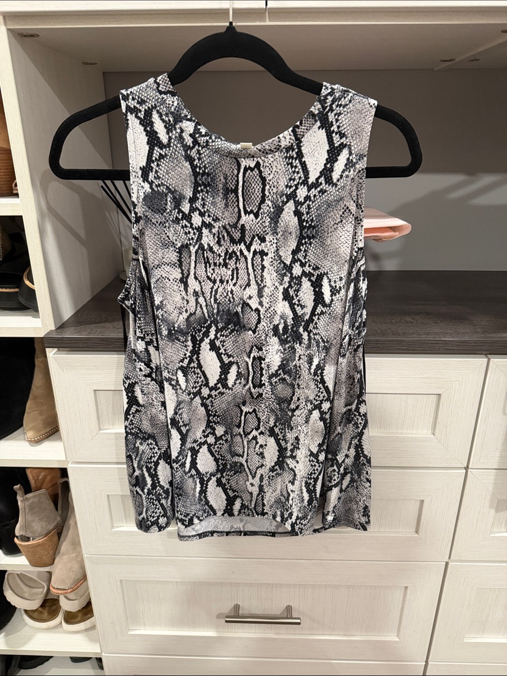 nine britton Black & White Snake-Print Sleeveless Tank